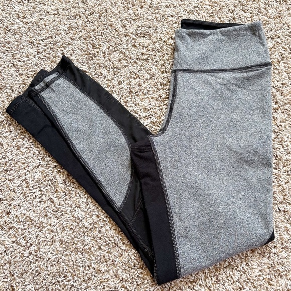 American Eagle High Rise Women’s Black and Gray Leggings Size Medium - Picture 1 of 9